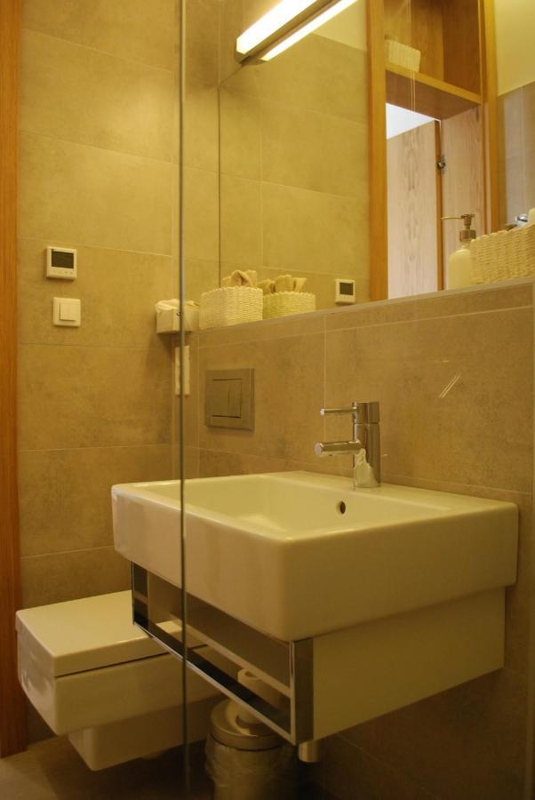 Stylish Studios Apartment In The City Center With Air Conditioning Budapest Ngoại thất bức ảnh