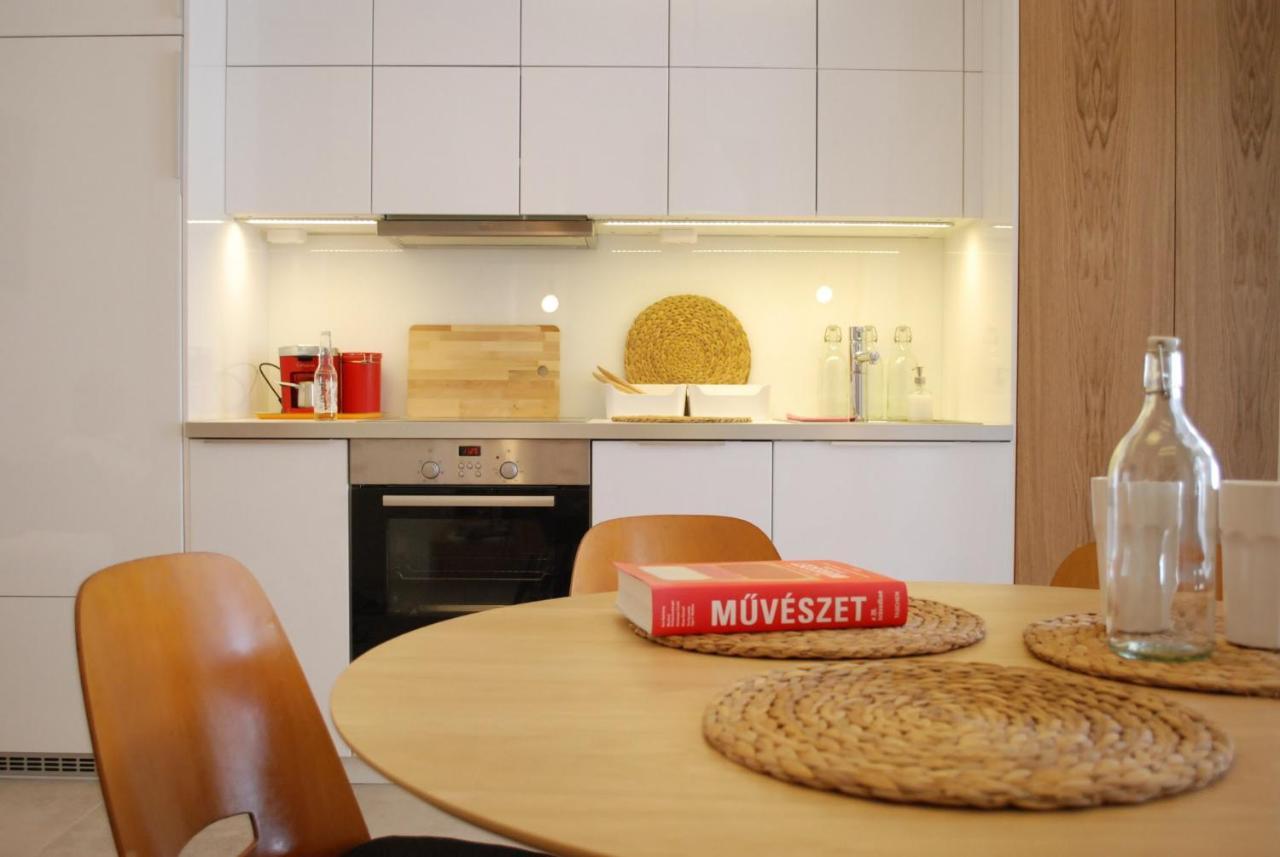 Stylish Studios Apartment In The City Center With Air Conditioning Budapest Ngoại thất bức ảnh