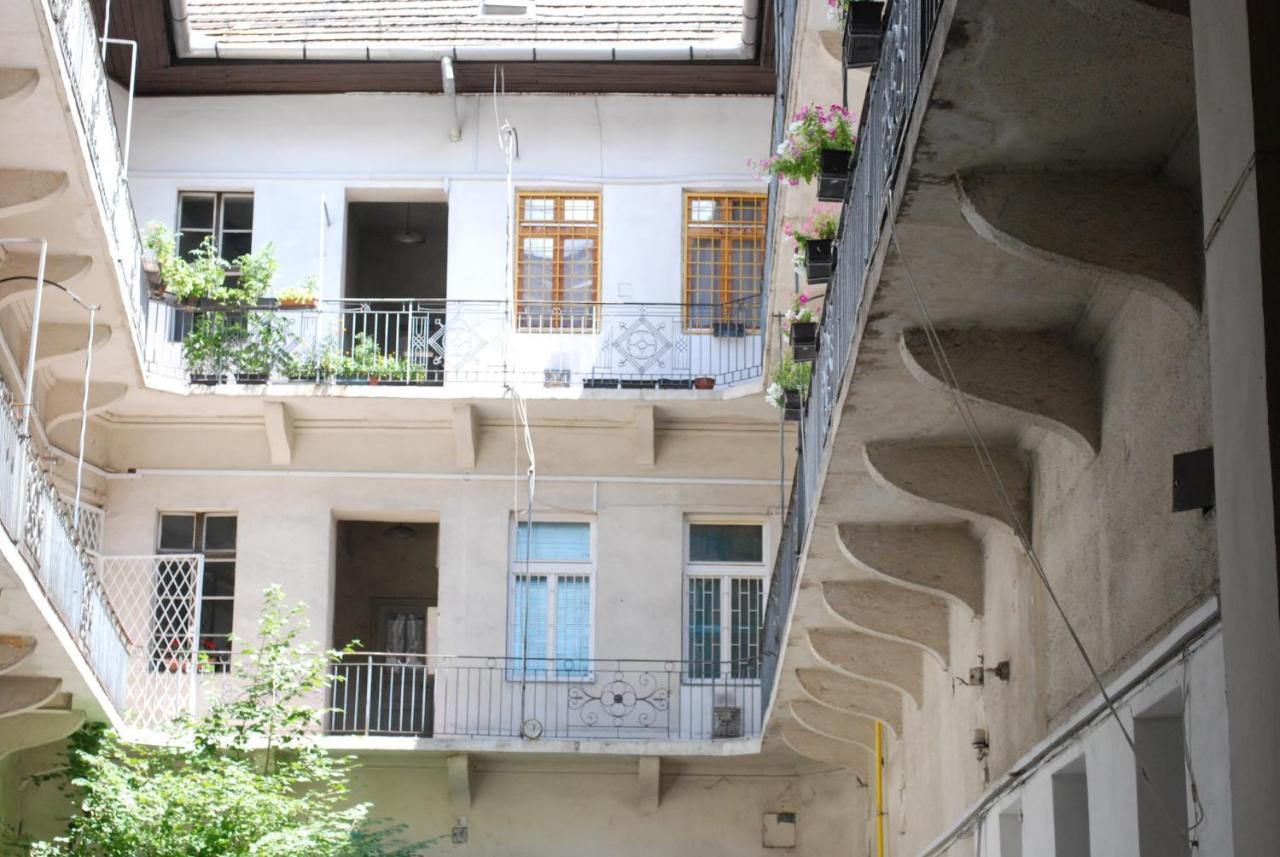 Stylish Studios Apartment In The City Center With Air Conditioning Budapest Ngoại thất bức ảnh
