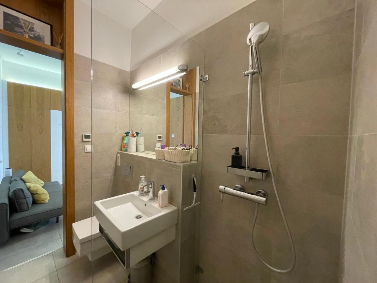 Stylish Studios Apartment In The City Center With Air Conditioning Budapest Ngoại thất bức ảnh